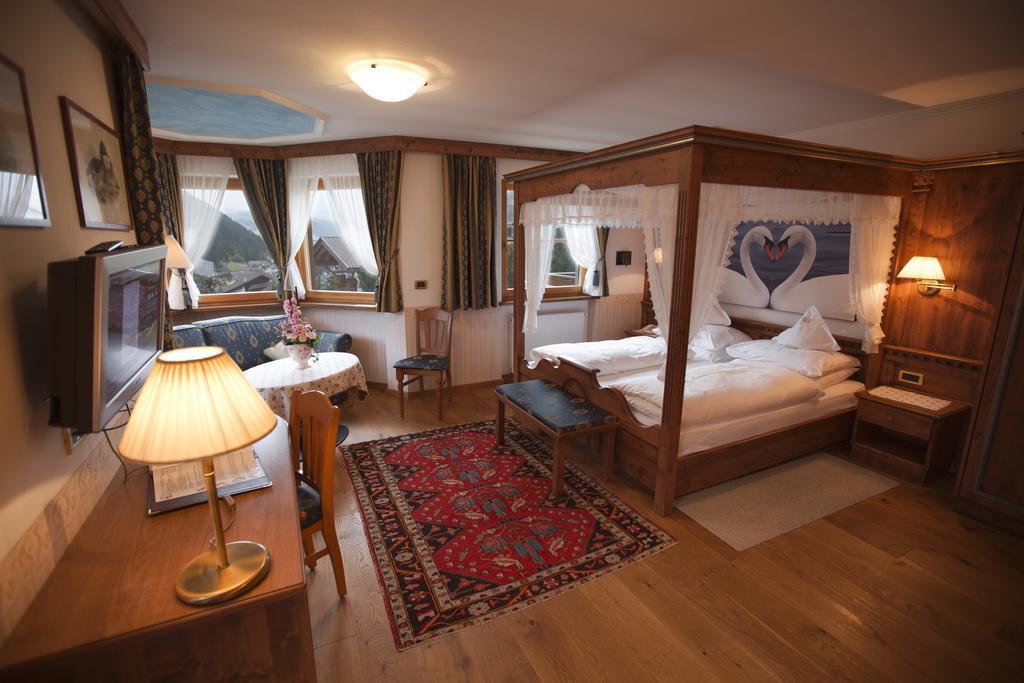 Hotel Garni Concordia - Dolomites Home Selva di Val Gardena Oda fotoğraf